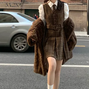 Koreai dráma hősnő csokoládé színű kockás főiskola értelemben derék rakott mellény, szoknya, ruha + puff ujjú, fehér, hosszú ujjú póló